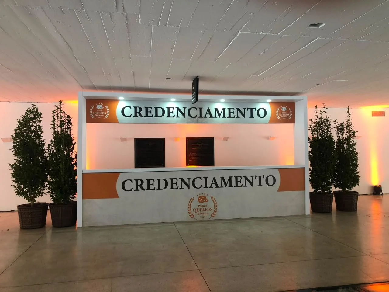 Balcão de credenciamento do Prêmio Queijos do Paraná